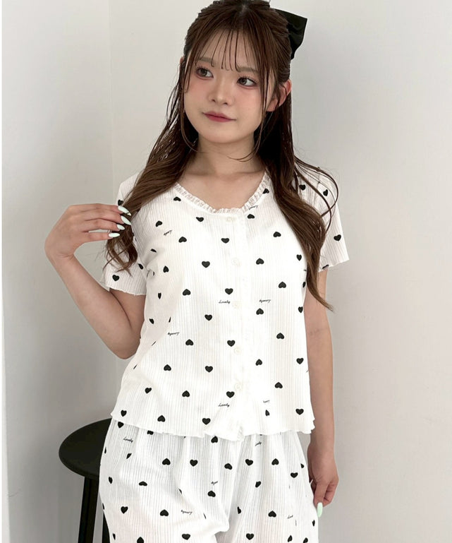 柄１：ハートロゴ　モデル：160cm F着用