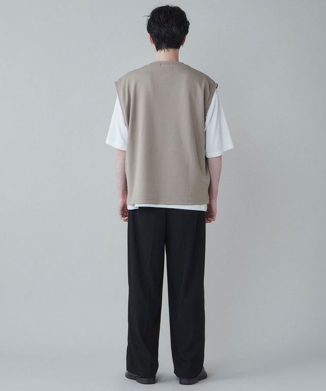 ベージュ モデル：180cm L着用