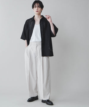 ホワイトアイボリー モデル:180cm L着用