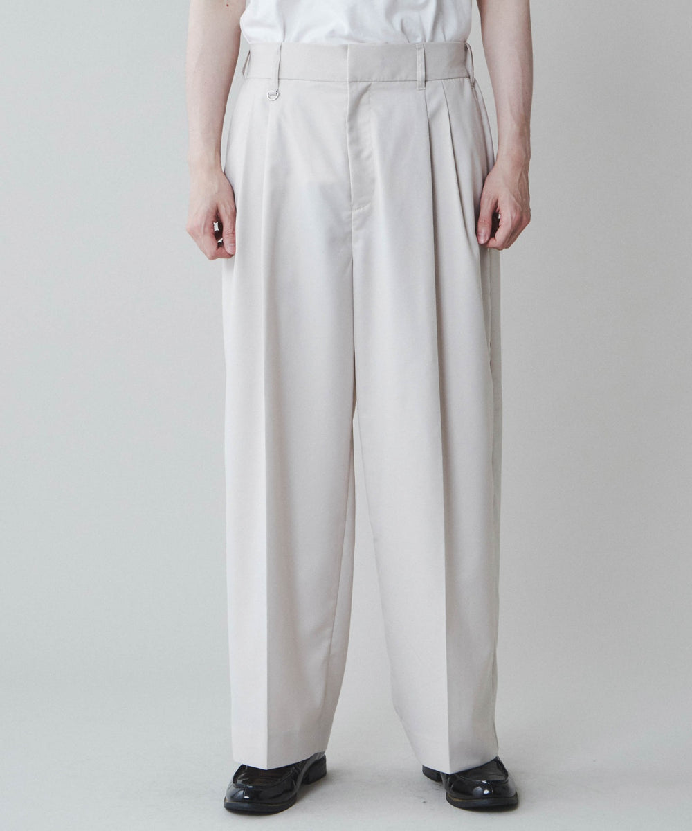 ホワイトアイボリー モデル:180cm L着用