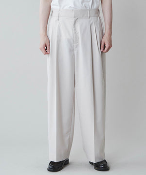 ホワイトアイボリー モデル:180cm L着用