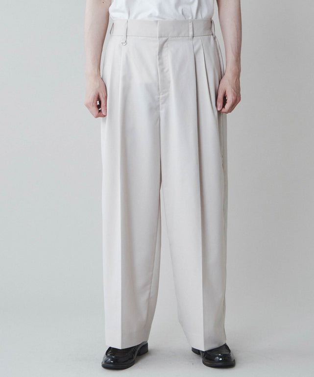 ホワイトアイボリー モデル:180cm L着用