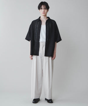 ホワイトアイボリー モデル:180cm L着用