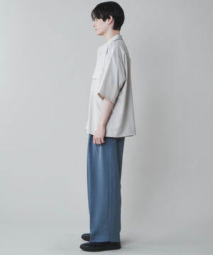 ホワイトアイボリー　モデル:180cm L着用