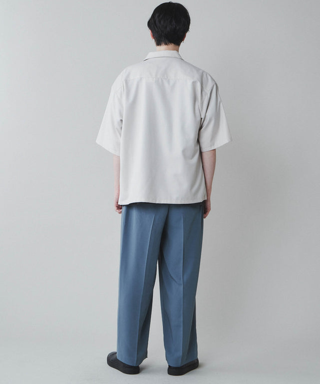 ホワイトアイボリー　モデル:180cm L着用