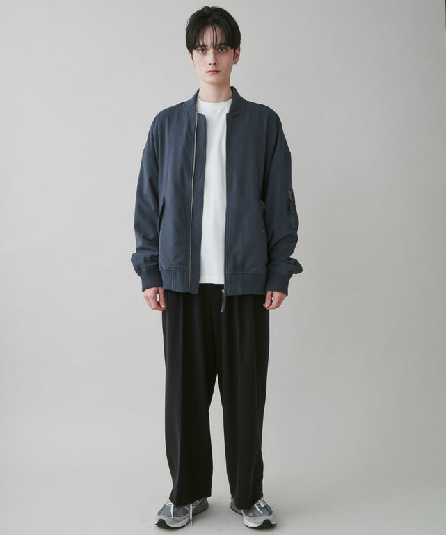 ブラック モデル：180cm L着用