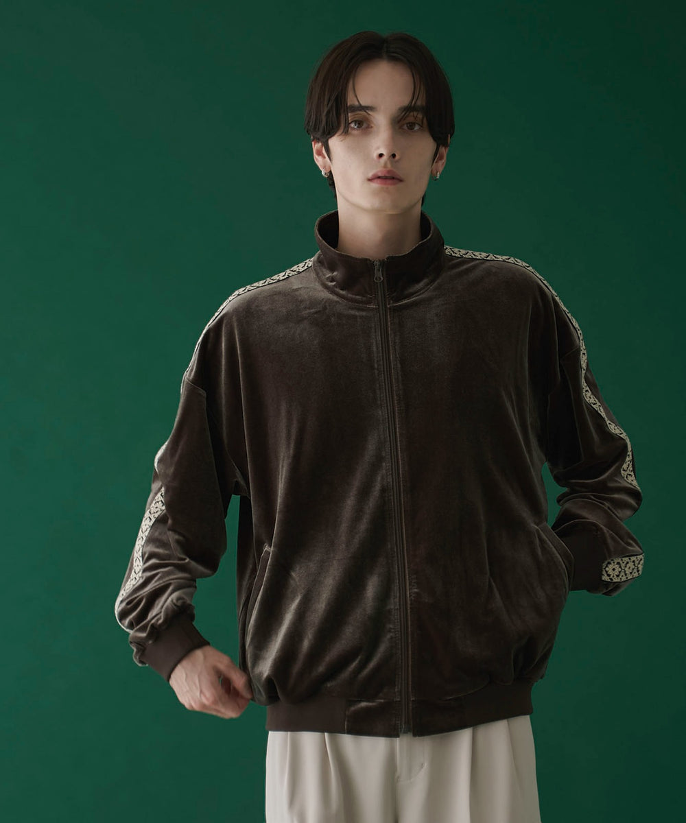 ブラウン　モデル：180㎝　L着用