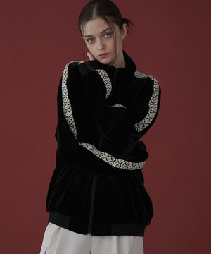 ブラック モデル：173cm L着用