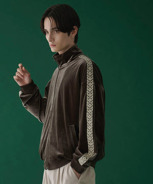 ブラウン　モデル：180㎝　L着用