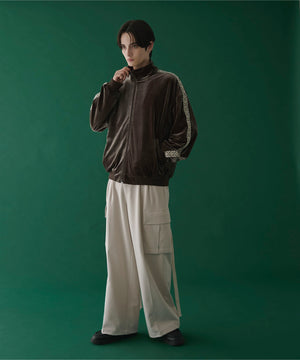 ブラウン　モデル：180㎝　L着用