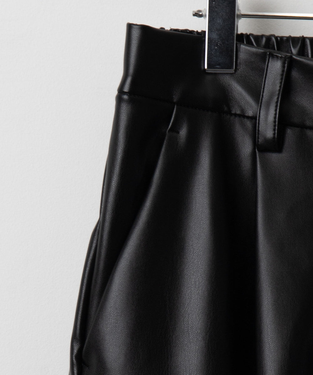 合皮カーゴスラックス