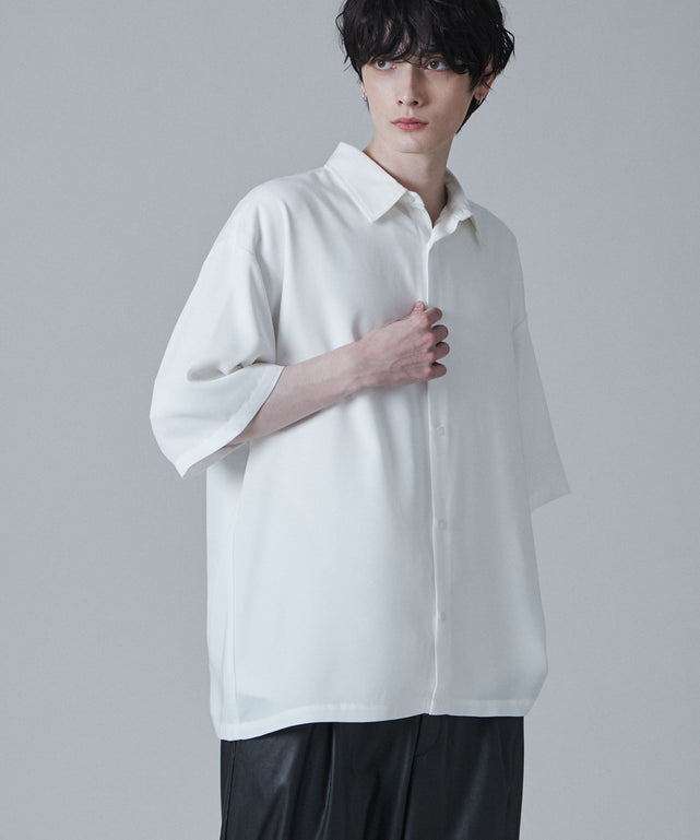 ホワイト　モデル:180cm L着用