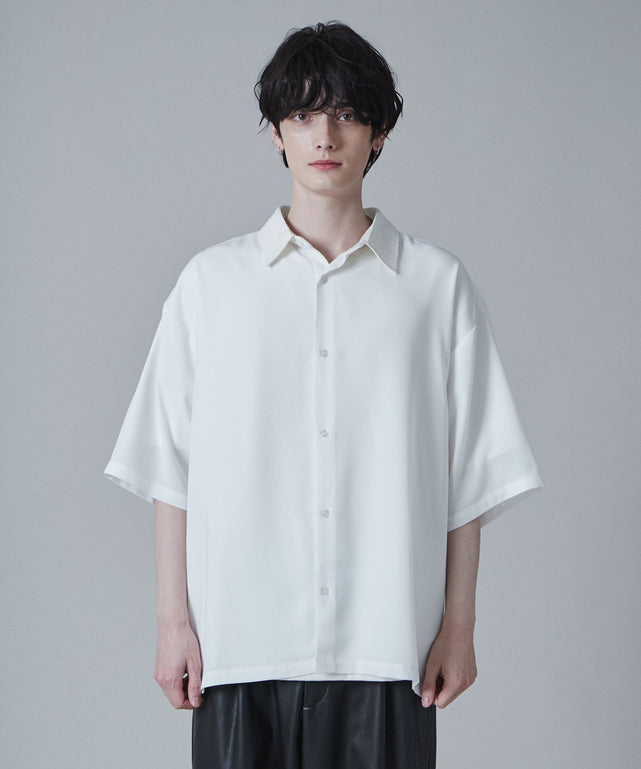 ホワイト　モデル:180cm L着用