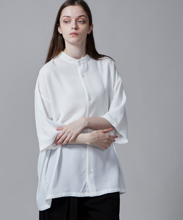 トロミBIGバンドカラーシャツ（S）/ホワイト  モデル:180cm L着用