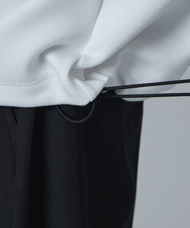 ホワイト モデル：180cm L着用