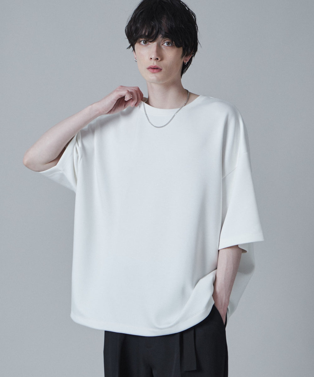 ホワイト モデル：180cm L着用