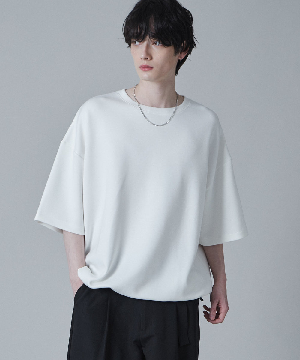 ホワイト モデル：180cm L着用