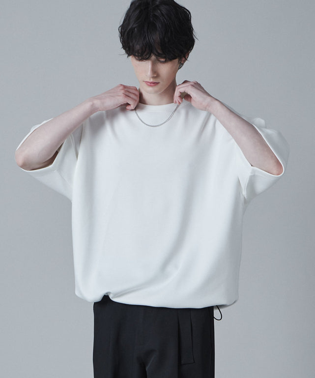 ホワイト モデル：180cm L着用