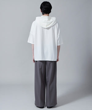 ホワイト モデル：180cm L着用