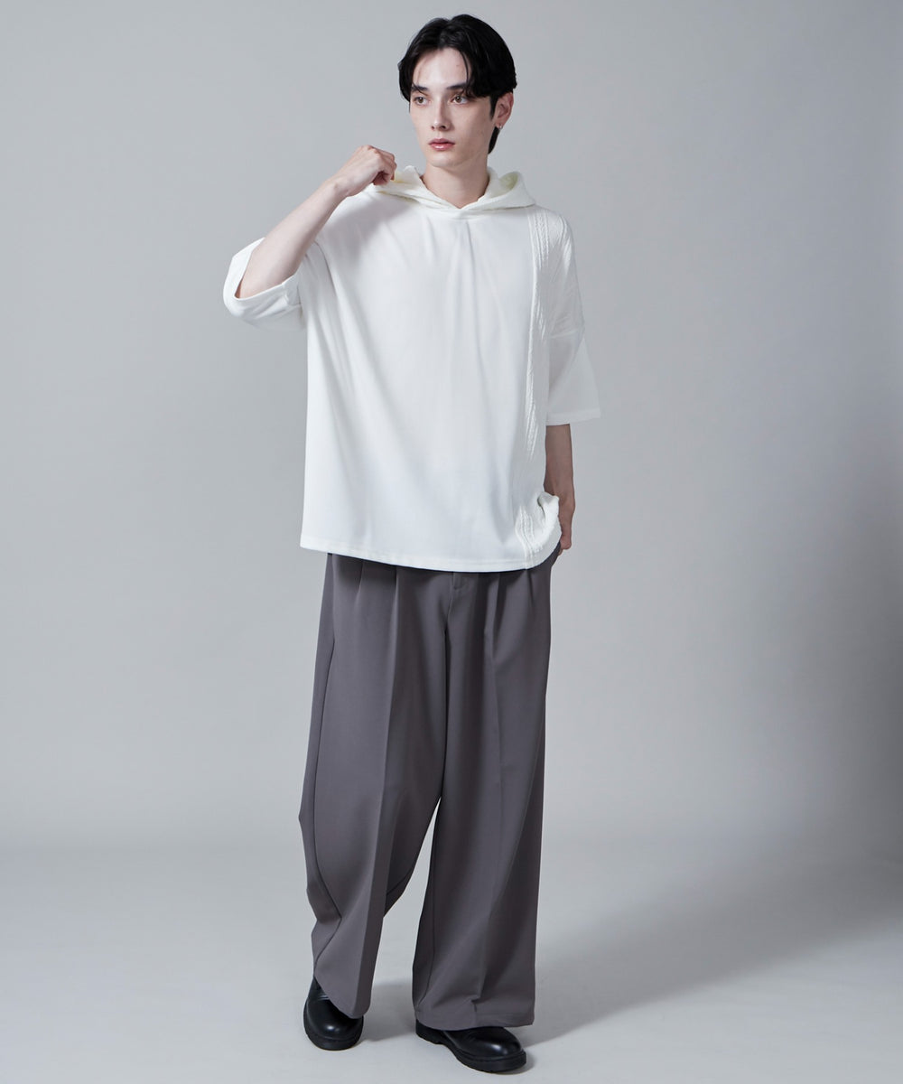 ホワイト モデル：180cm L着用