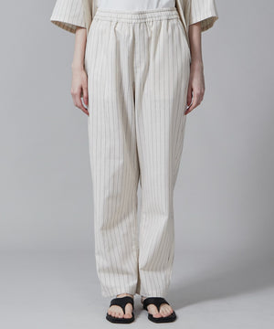 オフホワイト モデル：173cm L着用