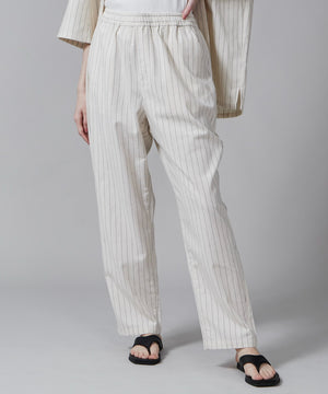 オフホワイト モデル：173cm L着用