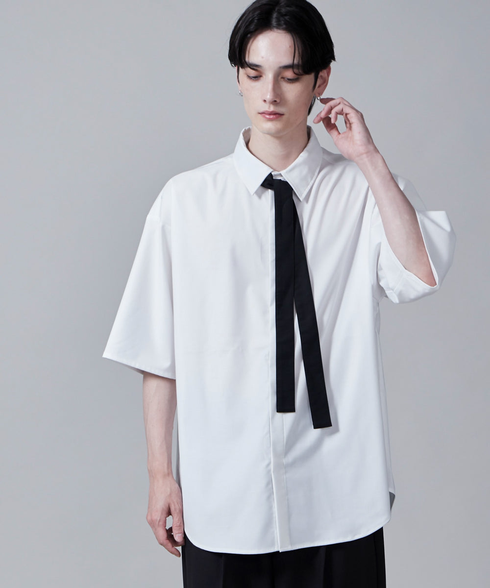 ホワイト モデル：180cm L着用