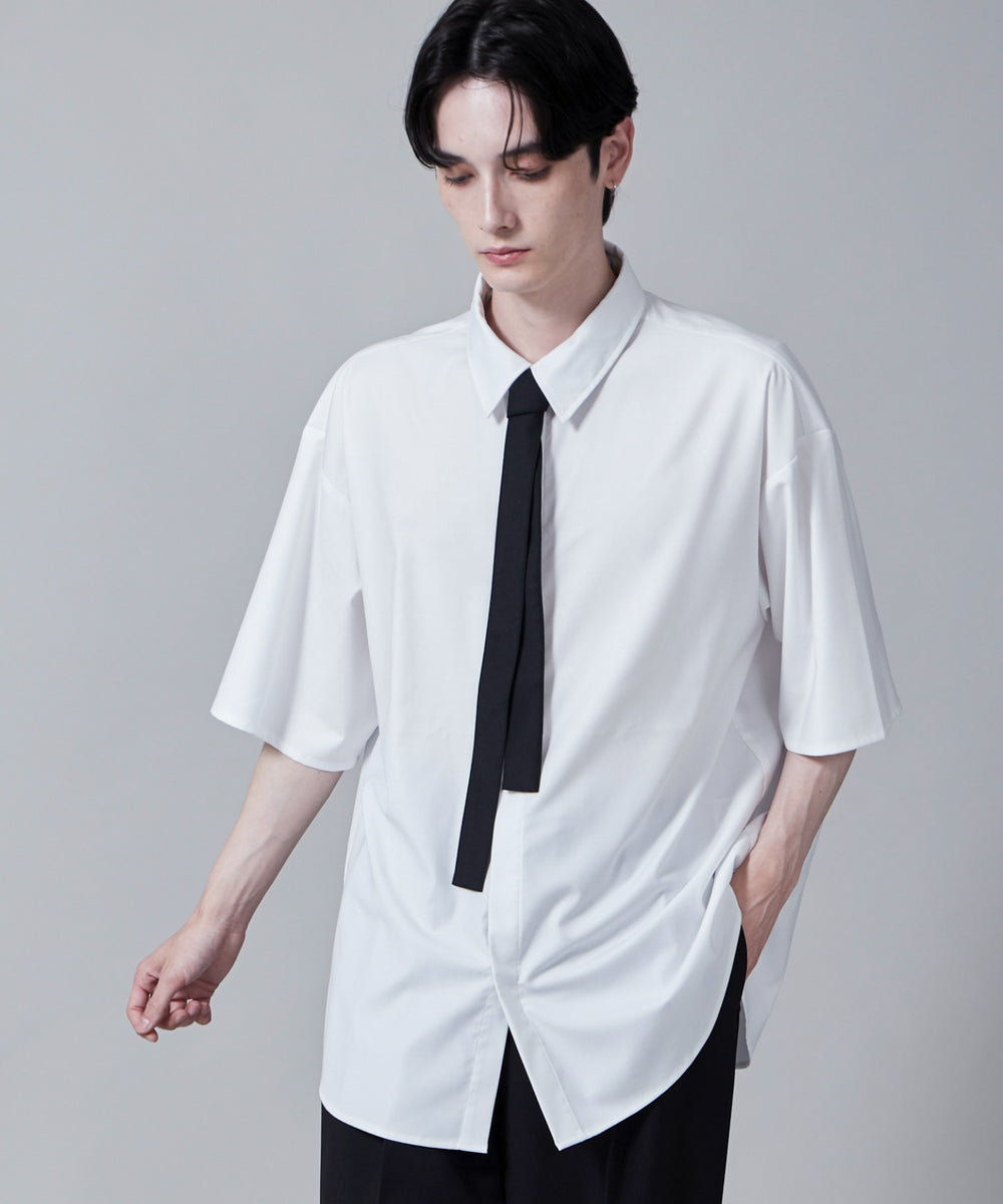 ホワイト モデル：180cm L着用