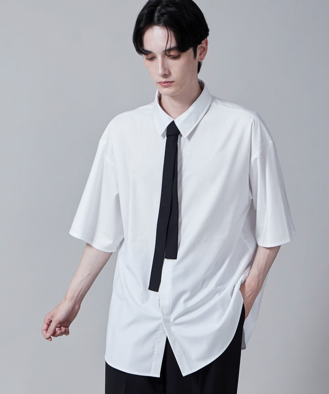 ホワイト モデル：180cm L着用