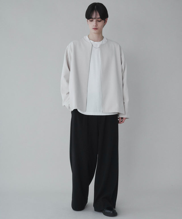 Lベージュ モデル：180cm L着用