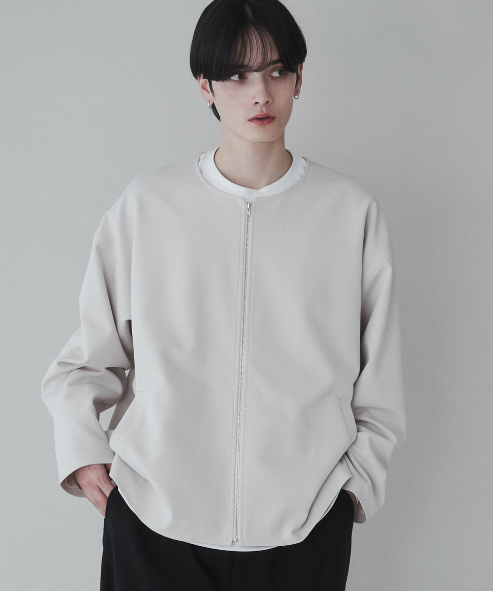 Lベージュ モデル：180cm L着用