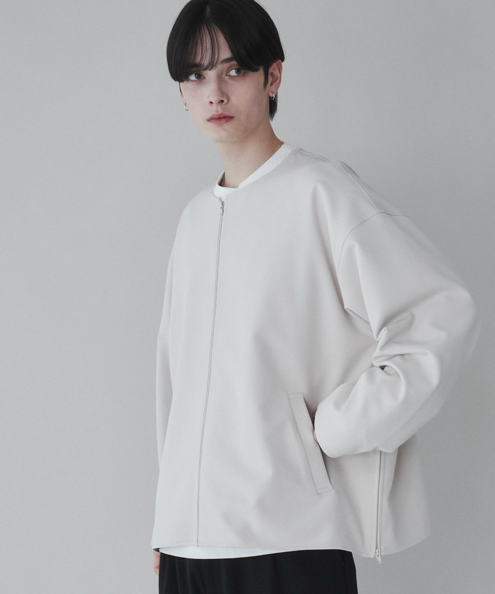 Lベージュ モデル：180cm L着用