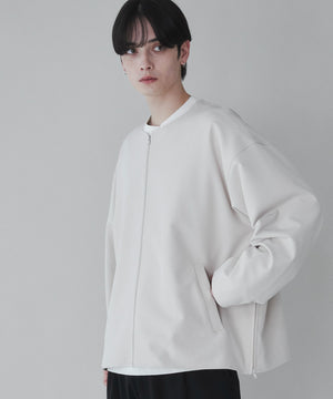 Lベージュ モデル：180cm L着用