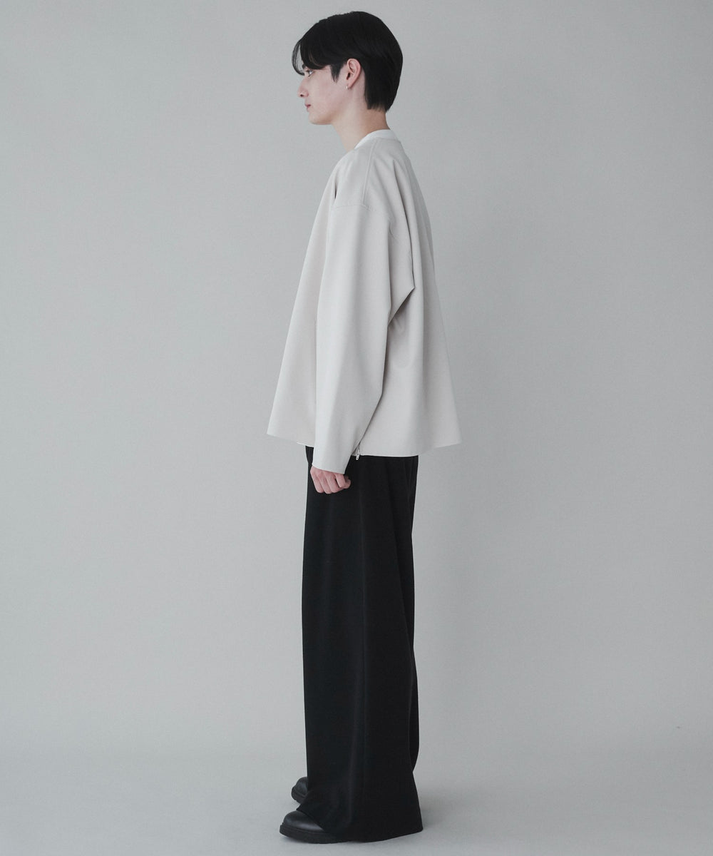 Lベージュ モデル：180cm L着用