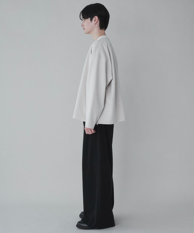 Lベージュ モデル：180cm L着用