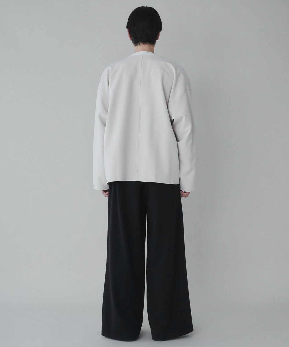 Lベージュ モデル：180cm L着用