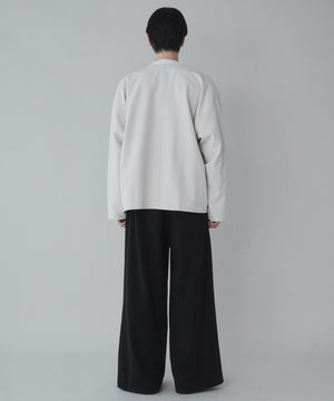 Lベージュ モデル：180cm L着用