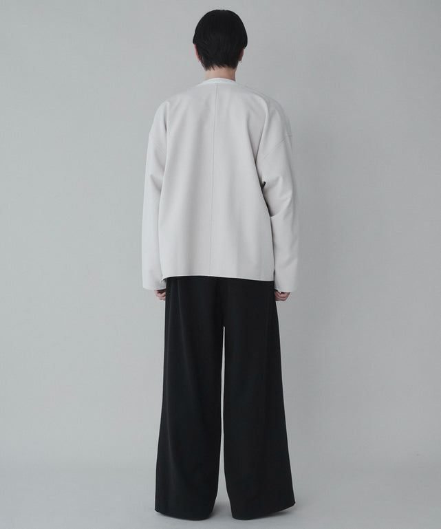 Lベージュ モデル：180cm L着用