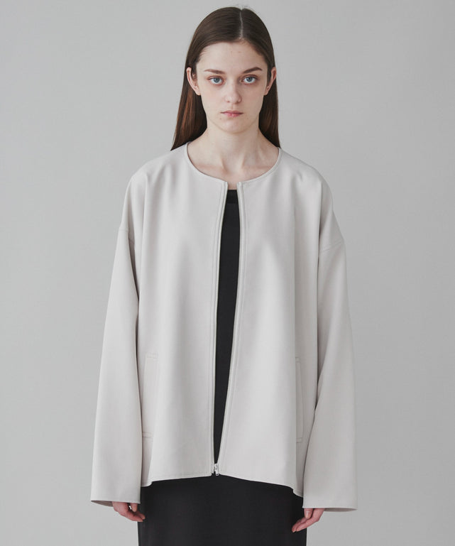 Lベージュ モデル：173cm L着用