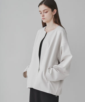 Lベージュ モデル：173cm L着用