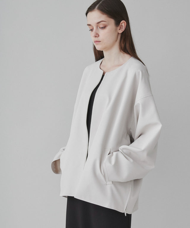 Lベージュ モデル：173cm L着用