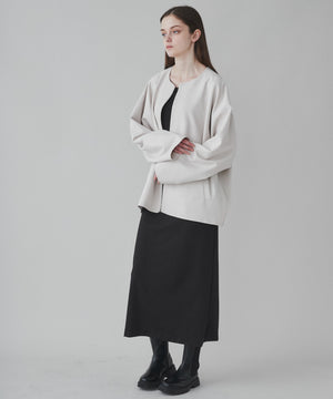 Lベージュ モデル：173cm L着用