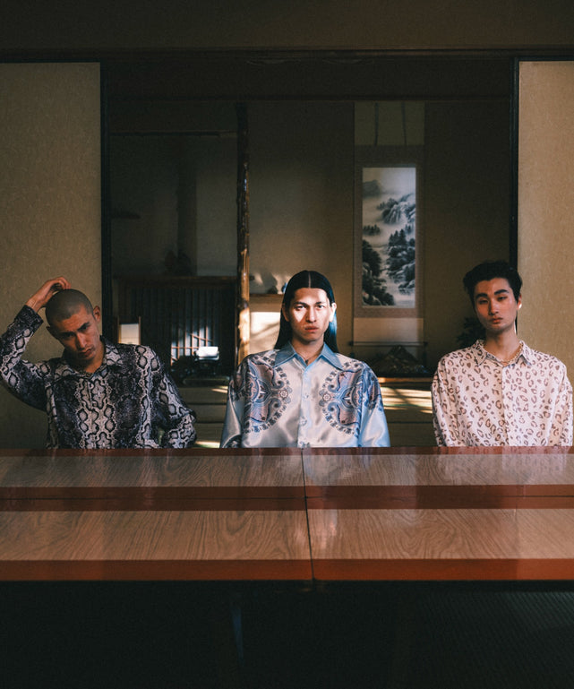 サテンプリントシャツ