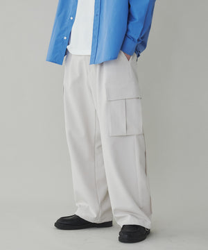 Lベージュ モデル：180cm L着用