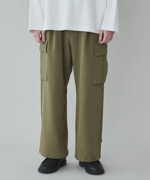 カーキ モデル：180cm L着用