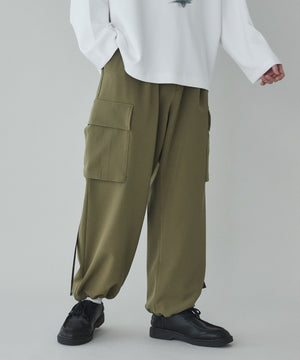 カーキ モデル：180cm L着用