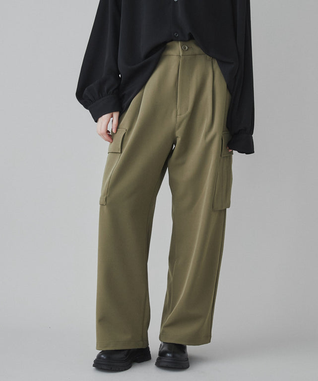 カーキ モデル：173cm L着用