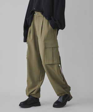 カーキ モデル：173cm L着用