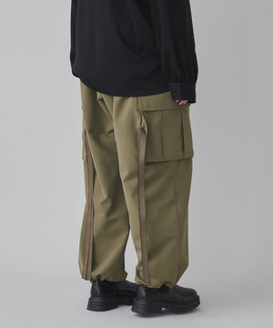 カーキ モデル：173cm L着用