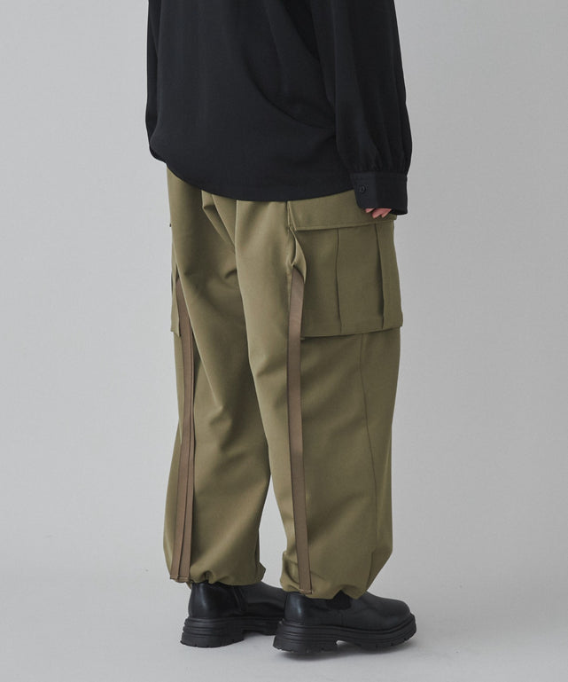 カーキ モデル：173cm L着用